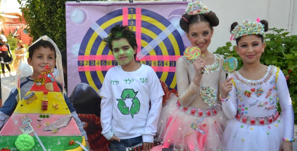 km-2012-purim children on Purim